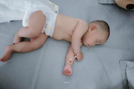 文昌宝宝拉屎有黑色颗粒